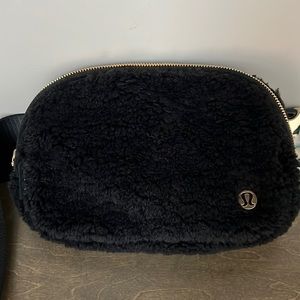 Lululemon everywhere bag